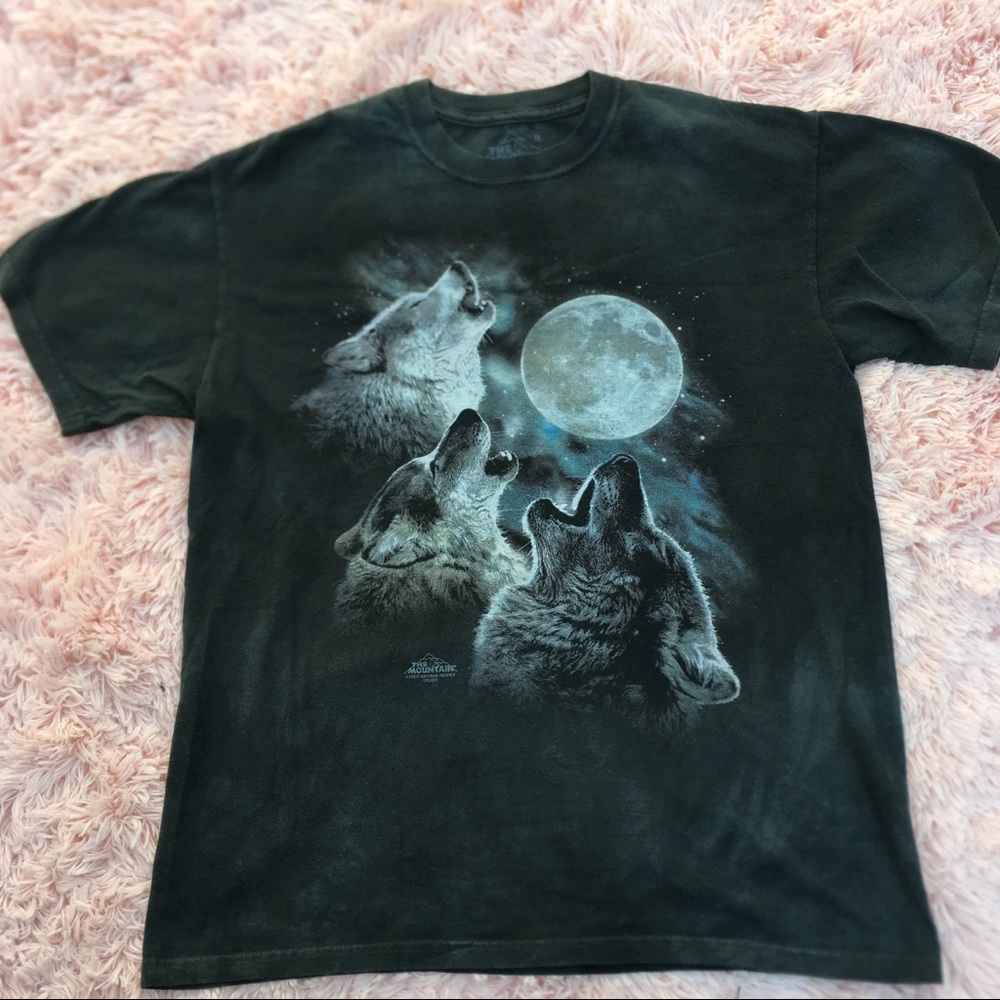 The mountain wolf shirt